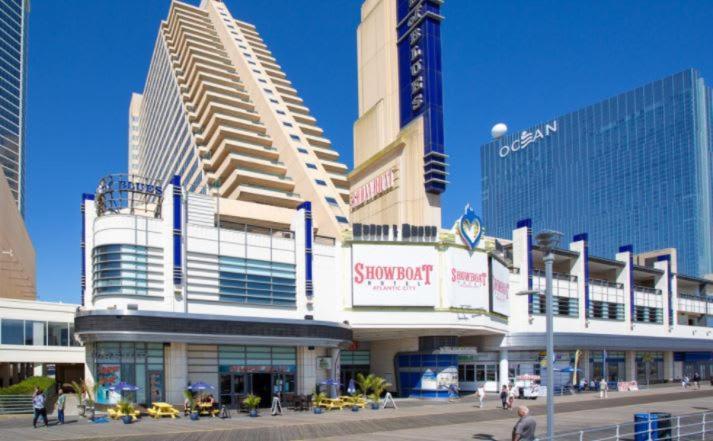 Cozysuites Showboat 1br 2ba Oceanfront Apartment *
