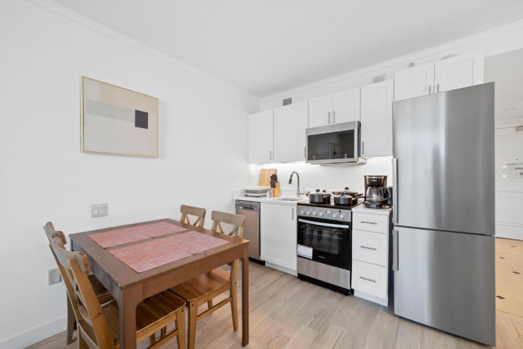 Cozysuites Showboat 1br 2ba Oceanfront Apartment