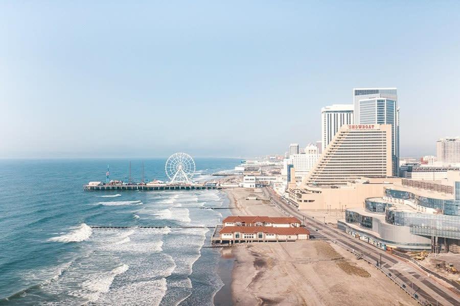 Cozysuites Showboat 1br 2ba Oceanfront